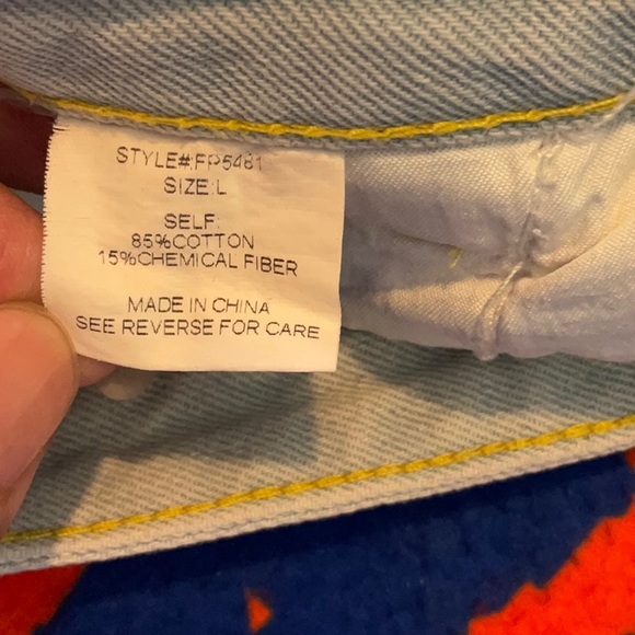 ETWO Jean Shorts with Pink Embroidered Flowers Size L, Preowned - Picture 12 of 13